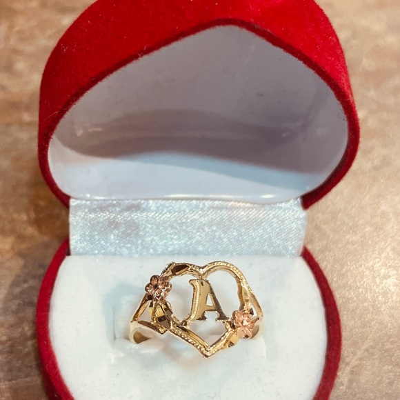 Initial Ring 10k gold - Picture 6 of 7